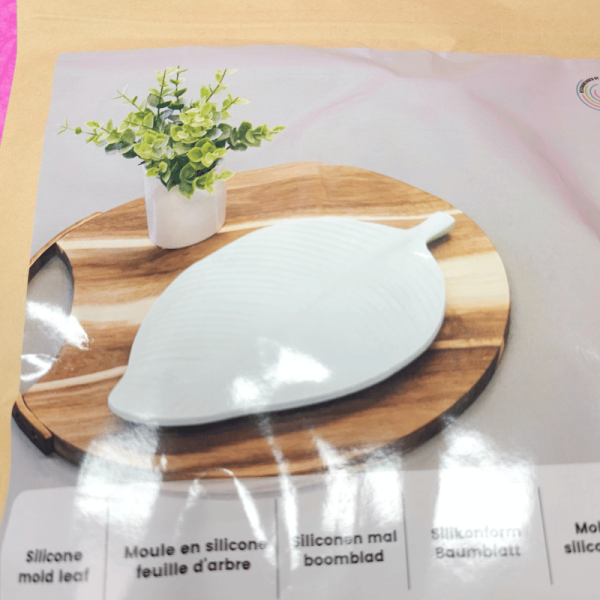 Silikonform breites Baumblatt / 29 cm x 17,5 cm x 1,5 cm